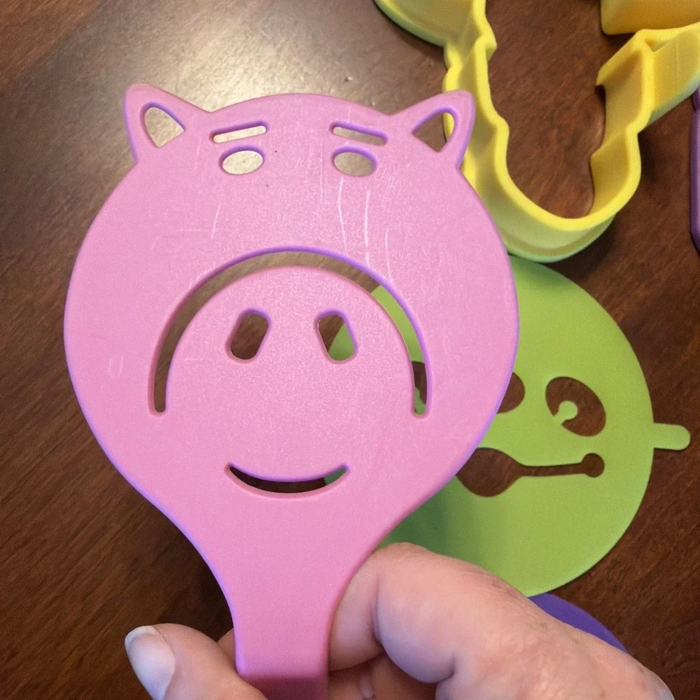 2 Pampered Chef Toy Story Items Pancake Molds And Pancake Flipper
